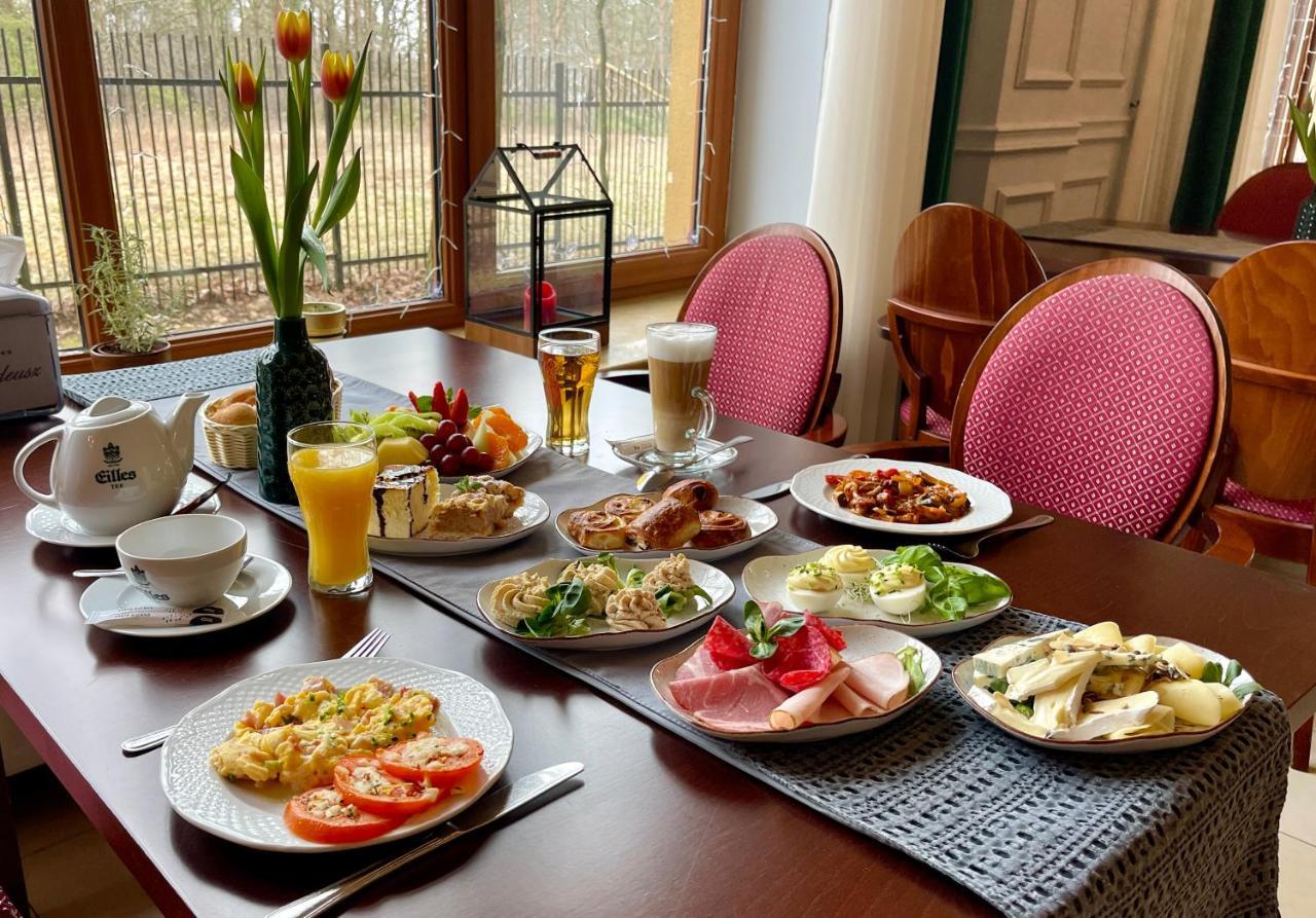 Hotel Pan Tadeusz Сероцк Экстерьер фото