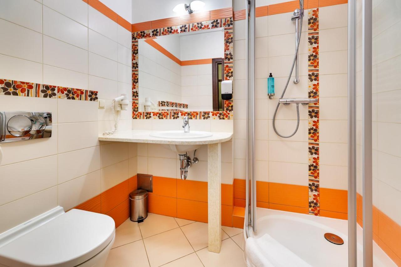 Hotel Pan Tadeusz Сероцк Экстерьер фото