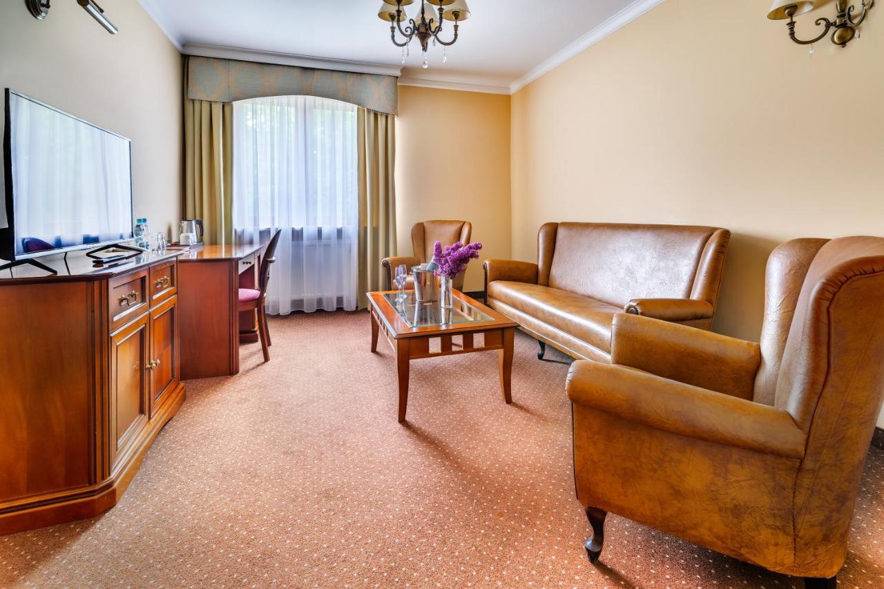 Hotel Pan Tadeusz Сероцк Экстерьер фото